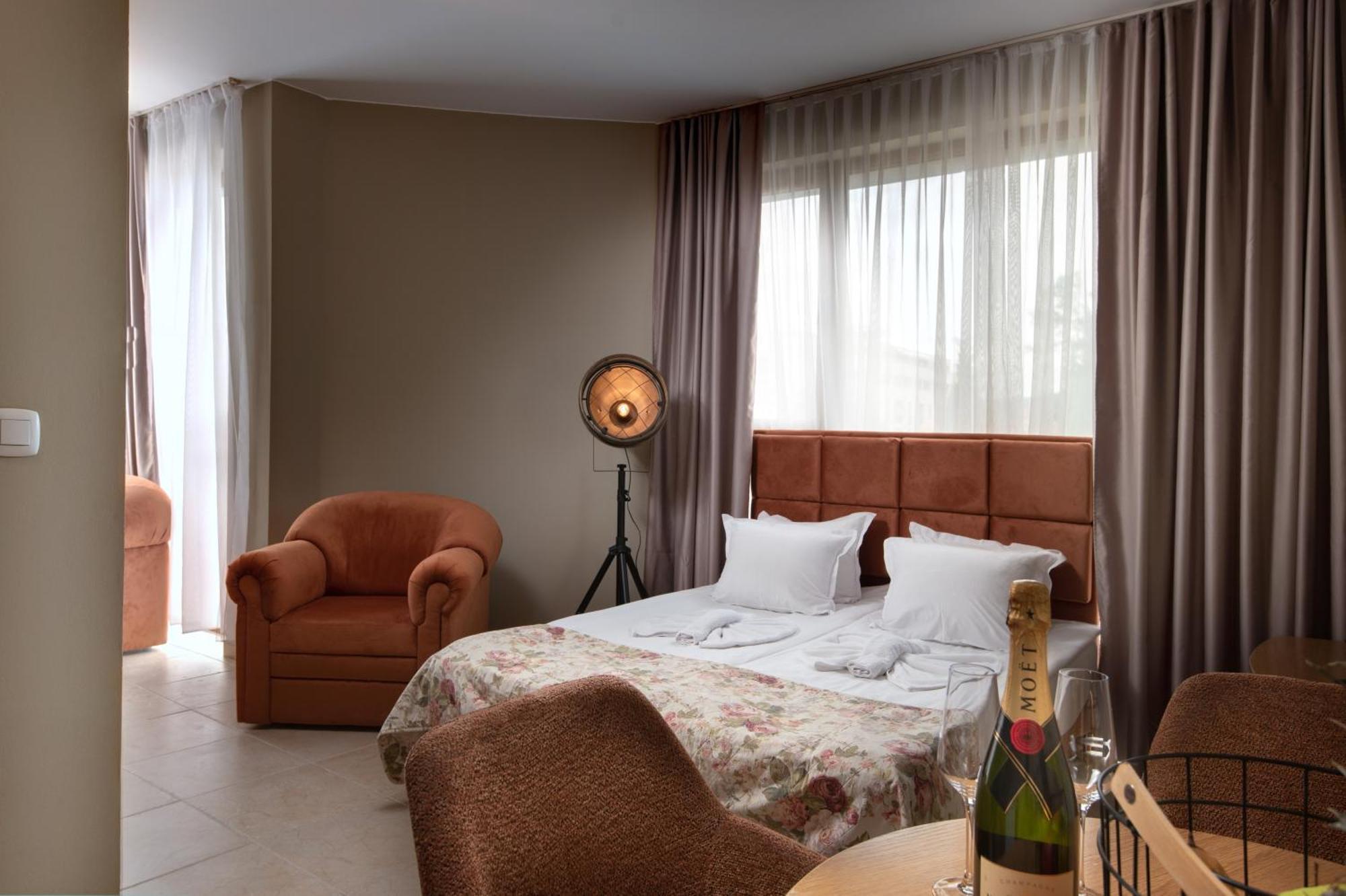 Hotel Avenue Солнечный берег Экстерьер фото